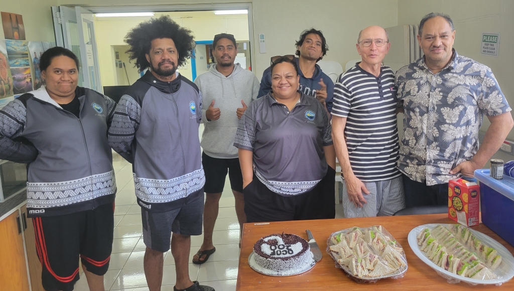 Cake cutting Cook Islands